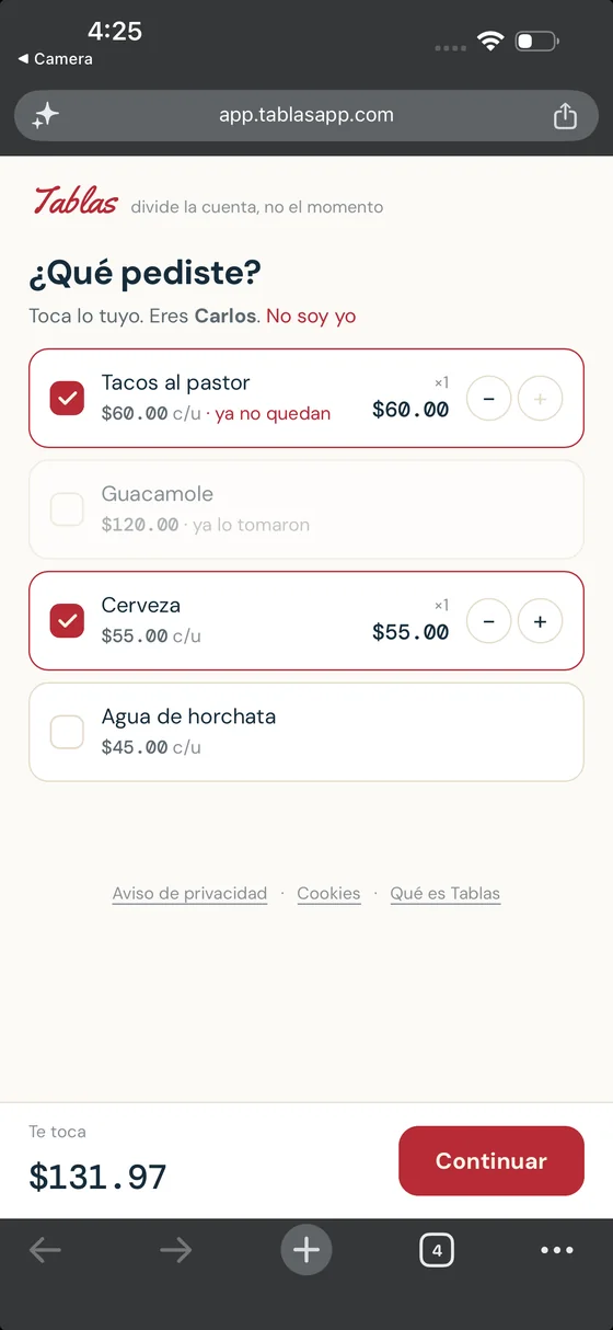 La página del invitado abierta en el navegador: una lista de artículos con casillas para marcar lo que pidió cada quien y su total abajo.